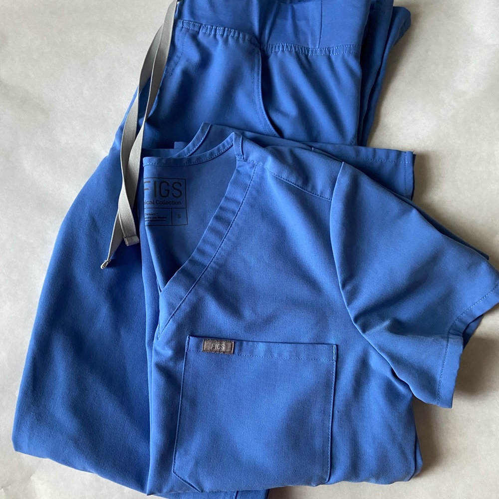 FIGS CEIL BLUE SET of scrubs